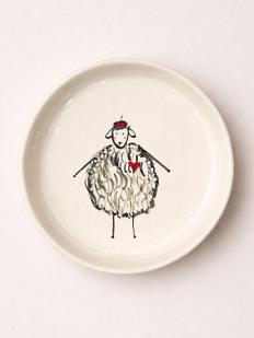 Тарелка ручной работы Мария Гордеева Овечка в красном берете, белая, полуфарфор, 14 см