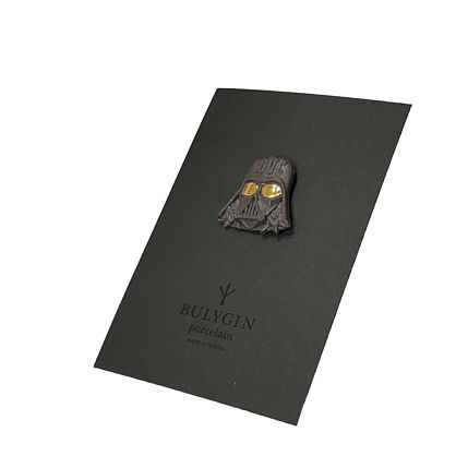 Брошь ручной работы Bulygin «Дарт Вейдер», фарфор, чёрно-золотистая, фото 3.