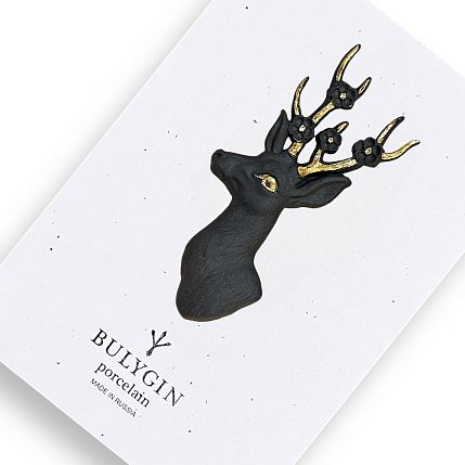 Брошь ручной работы Bulygin «Олень»,фарфор, чёрно-золотистая, фото 1.