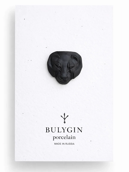 Брошь ручной работы Фарфор Булыгина «Львица» чёрная, фото 1.