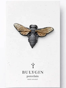 Брошь ручной работы Фарфор Булыгина «Пчела», чёрно-золотистая
