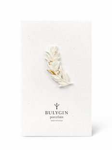 Брошь ручной работы Bulygin «Веточка оливы», фарфор, бело-золотистая