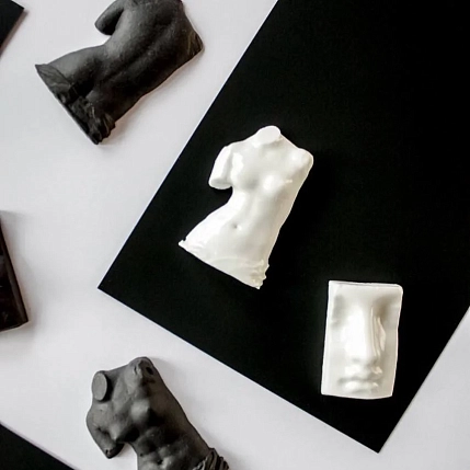 Брошь ручной работы Фарфор Булыгина «Античный торс», белая, фото 9.