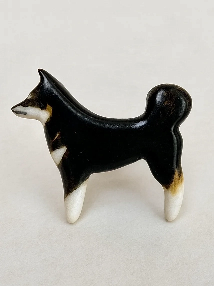 Брошь ручной работы Екатерина Юдо «Сиба-ину», чёрная, керамика, фото 1.