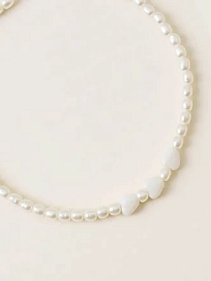 Чокер DARI DARI с белыми керамическими сердечками, жемчужный