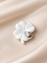 Брошь ручной работы Bulygin «Клевер», бело-серебристая, фарфор, превью фото 3
