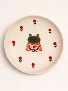Тарелка ручной работы Ким керамика с бортиком Лягушка с красными ягодками, белая, фарфор, 16 см