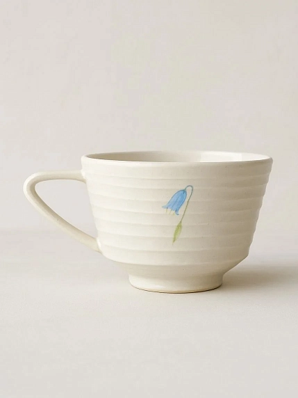 Чашка для чая ручной работы Мадам де Тюль с фигуркой внутри Рыбка в цветах, бело-синяя, фарфор, 250 мл, фото 2.