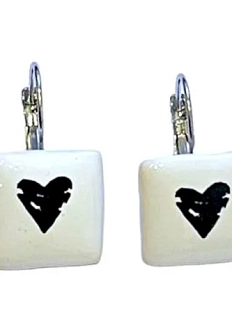 Квадратные серьги с чёрным сердцем, фаянсовая глина