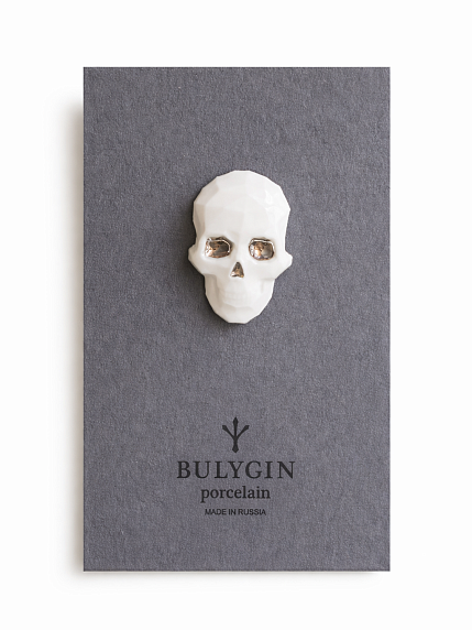 Брошь ручной работы Bulygin «Череп полигональный», бело-серебристая, фарфор, фото 2.