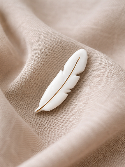 Брошь ручной работы Bulygin «Перо», фарфор, бело-золотистая, фото 3.