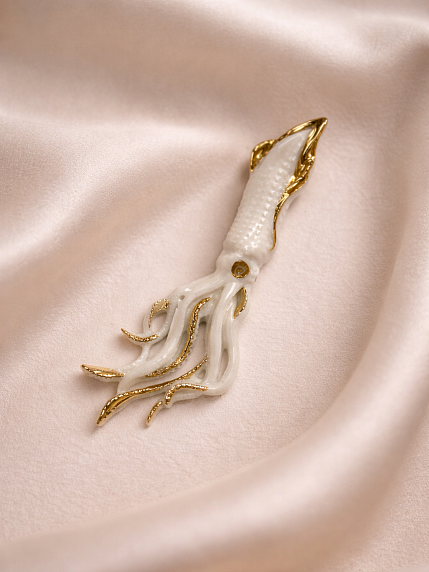Брошь ручной работы Фарфор Булыгина «Кальмар», бело-золотистая, фото 3.