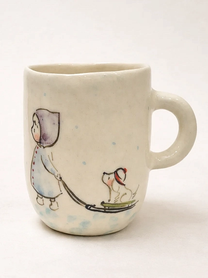 Кружка ручной работы НАДО ЖЕ с росписью «Девочка с собачкой на санках», белая, керамика, 300 мл, фото 1.