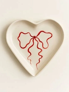 Тарелка ручной работы Йеллоускуп в форме сердечка «Бантик», керамика, 13 см