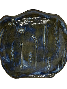 Керамическое блюдо с растениями