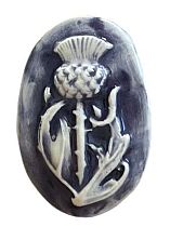 Брошь ручной работы Чертополох, овальная, белая, керамика