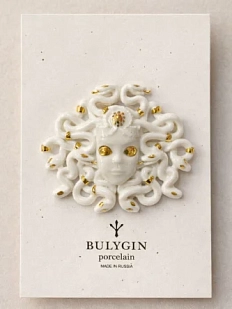 Брошь ручной работы Фарфор Булыгина «Медуза Горгона», бело-золотистая