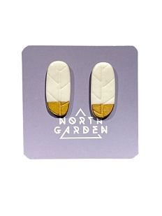 Серёжки-гвоздики из фарфора «Листья»