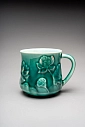 Кружка ручной работы Керамика Александры Пылиной «Лотос и карп», тёмно-зелёная, фарфор, 430 мл, превью фото 1