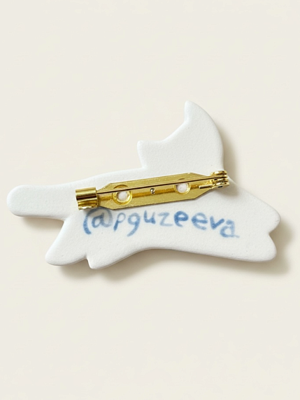 Брошь ручной работы Полина Гузеева «Котик с сердечком», голубая, фарфор, фото 2.