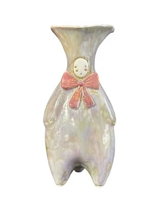 Ваза ручной работы «Собеседник», с розовым бантиком, бежевая, керамика