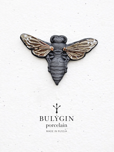 Брошь ручной работы Bulygin «Пчела», фарфор, чёрно-серебристая