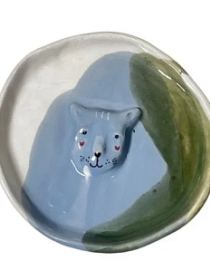 Тарелка ручной работы Мария Гордеева с фигуркой Котик, зелёно-голубая, полуфарфор, 13 см