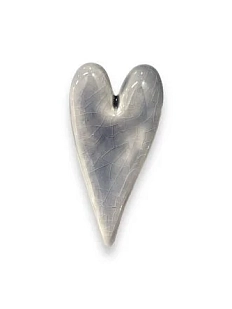 Брошь ручной работы КерамЕлКа «Длинное сердце», серая, керамика