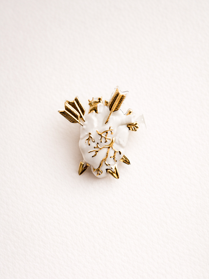 Брошь ручной работы Bulygin «Разбитое сердце», фарфор, бело-золотистая, фото 6.