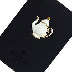 Брошь ручной работы Bulygin «Кофейник», фарфор, бело-золотистая