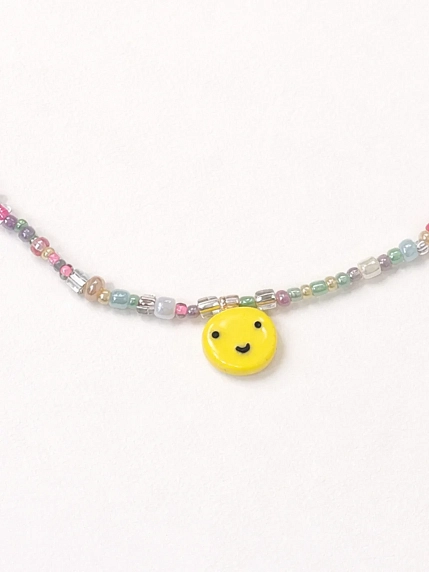 Чокер ручной работы Радость Рядом с подвеской «Смайлик», полимерная глина, бисер, фото 4.