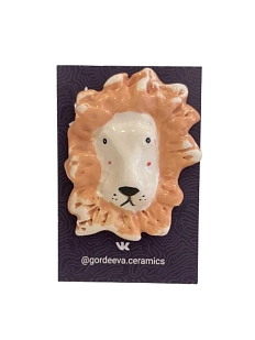Брошь ручной работы Мария Гордеева «Лев», бежевя, керамика