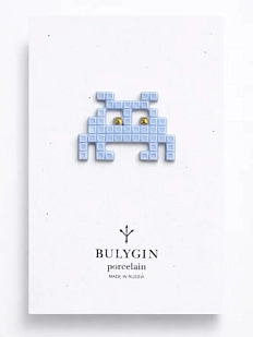 Брошь ручной работы Фарфор Булыгина «Захватчик» №2, синяя