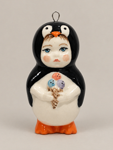 Ёлочная игрушка Ким керамика «Малыш в костюме пингвина», 12 см, фарфор