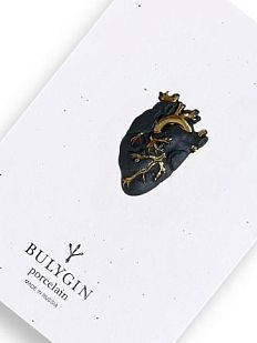 Брошь ручной работы Bulygin «Сердце», фарфор, чёрно-золотистая