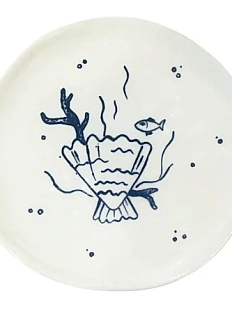 Блюдце Августа с синей росписью Рыбки, белое, 13 см