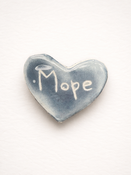 Брошь ручной работы сердечко «Море», серая, керамика, фото 1.