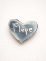 Брошь ручной работы сердечко «Море», серая, керамика, превью фото 1