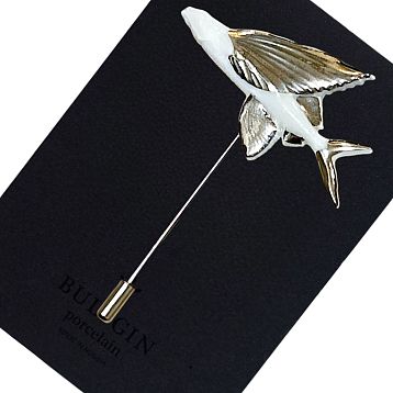 Брошь ручной работы Bulygin «Летучая рыба», бело-серебристая, фарфор, фото 1.