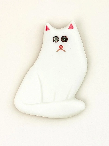 Брошь ручной работы Екатерина Юдо «Белый кот», керамика, фото 1.