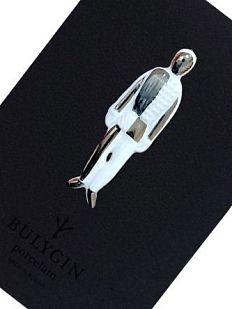 Брошь ручной работы Bulygin «Малевич», бело-серебристая, фарфор
