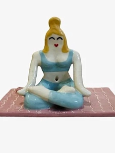Подставка под благовония «Йогиня в позе лотоса на розовом коврике»