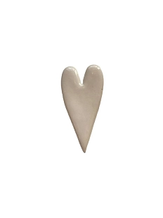 Брошь ручной работы КерамЕлКа «Длинное сердце», кремовая, керамика