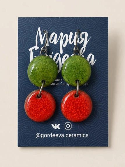 Серьги Мария Гордеева асимметричные составные, керамика, зелёные с красным, фото 1.