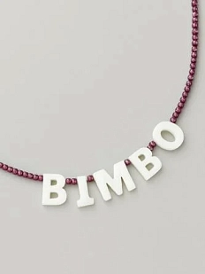 Чокер ручной работы DARI DARI с надписью перламутровыми бусинами «Bimbo», бисер, розовый