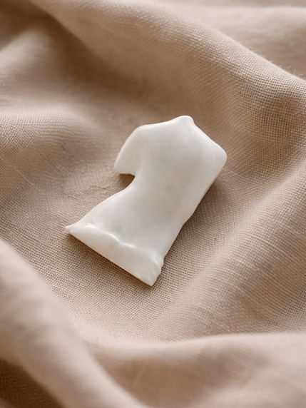 Брошь ручной работы Bulygin «Торс спина», белая, фарфор, фото 2.