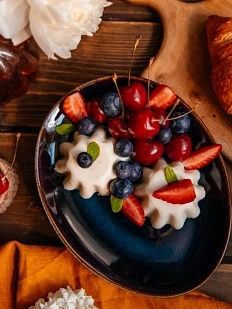 Блюдце овальное ручной работы VELES «Полночь Волшебства», фарфор, 19,5 см