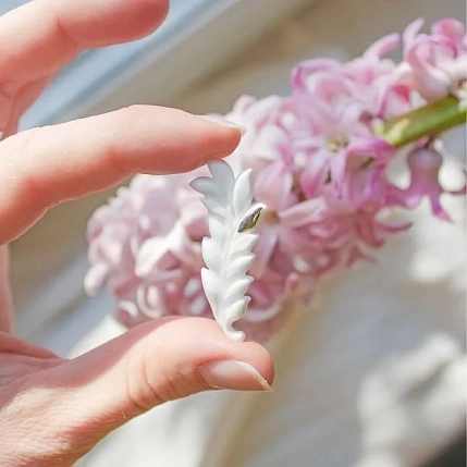 Брошь ручной работы Фарфор Булыгина «Веточка», бело-серебристая, фото 6.