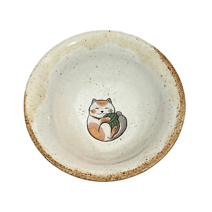 Блюдце ручной работы Керемет «Котик с клубком», коричневое, керамика, 12 см, фото 1.