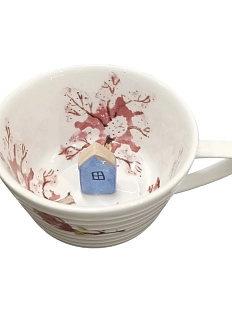 Чашка для чая ручной работы Мадам де Тюль с фигуркой внутри Домик, белая, фарфор, 250 мл